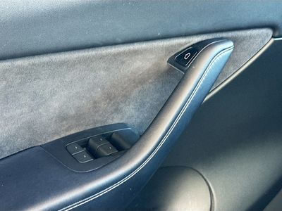 2022 Tesla Model Y - Photo 17