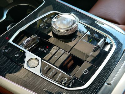 2025 BMW X7 - Photo 17