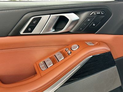 2025 BMW X7 - Photo 18