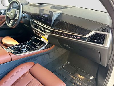 2025 BMW X7 - Photo 32