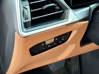 2024 BMW 3 Series - Photo 10