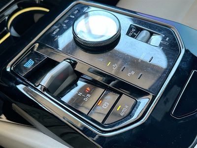 2024 BMW i5 - Photo 17