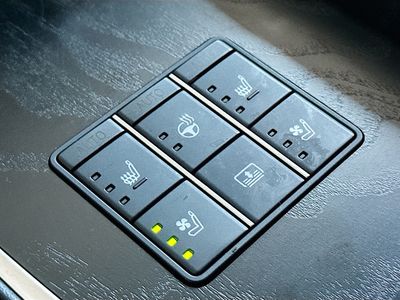 2023 Lexus LS - Photo 18