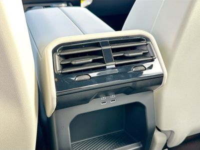 2026 BMW 5 Series - Photo 20
