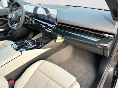 2026 BMW 5 Series - Photo 24