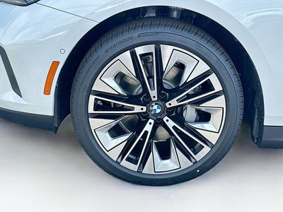2026 BMW 5 Series - Photo 25