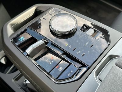 2026 BMW iX - Photo 14
