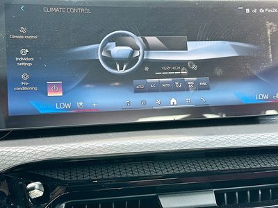 2026 BMW 3 Series — photo 13 view