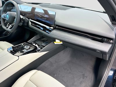 2026 BMW 5 Series - Photo 24