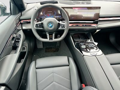 2026 BMW i5 - Photo 17