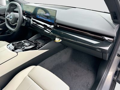 2026 BMW 5 Series - Photo 24