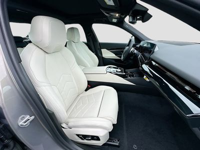 2026 BMW 5 Series - Photo 23