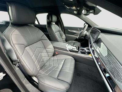 2026 BMW 7 Series - Photo 24