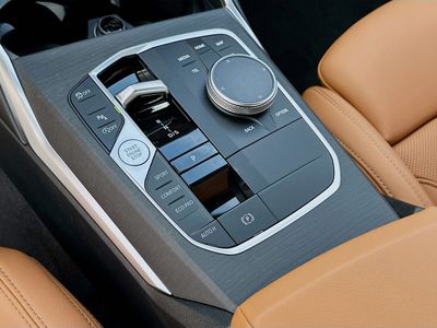 2026 BMW 3 Series — photo 13 view