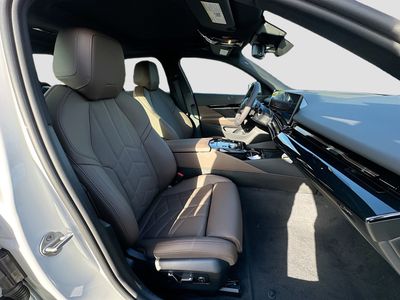 2026 BMW 5 Series - Photo 23