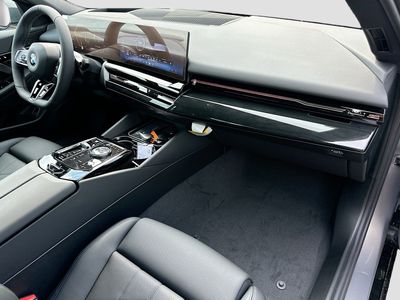 2026 BMW 5 Series - Photo 21
