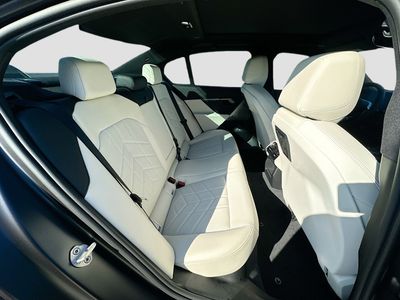 2026 BMW i5 - Photo 22
