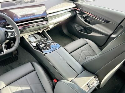 2026 BMW 5 Series - Photo 18