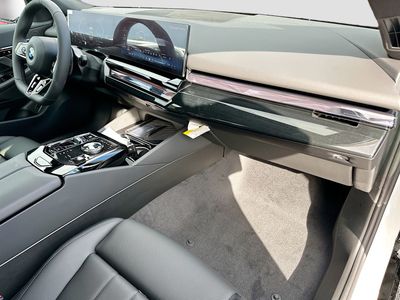 2026 BMW 5 Series - Photo 24