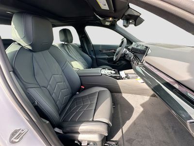 2026 BMW 5 Series - Photo 23