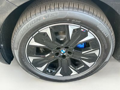 2026 BMW iX - Photo 25