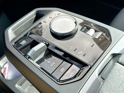 2026 BMW iX - Photo 14