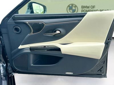 2022 Lexus ES - Photo 28