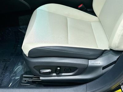2022 Lexus ES - Photo 18