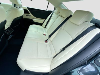 2022 Lexus ES - Photo 23