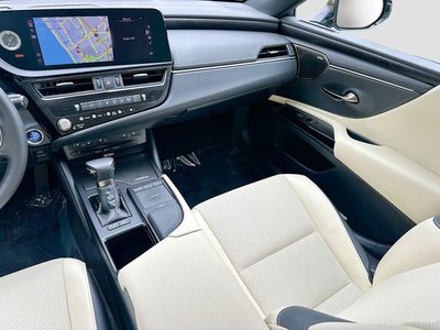 2022 Lexus ES - Photo 22