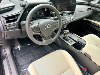 2022 Lexus ES - Photo 9