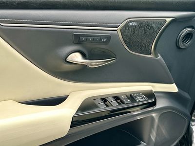 2022 Lexus ES - Photo 17
