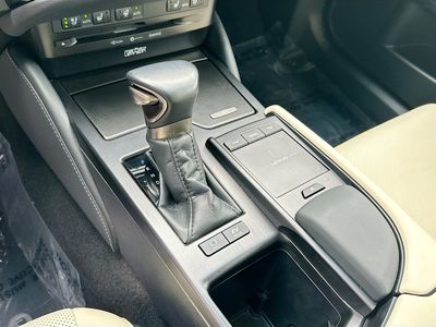 2022 Lexus ES - Photo 16