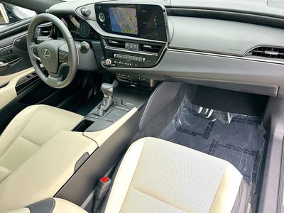 2022 Lexus ES - Photo 27