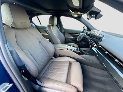 2025 BMW 5 Series - Photo 26