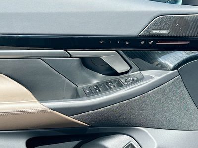 2025 BMW 5 Series - Photo 15