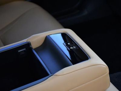 2023 Lexus LS - Photo 29