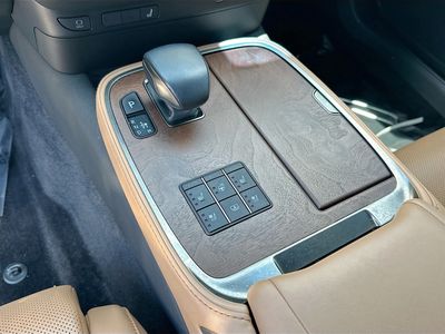 2023 Lexus LS - Photo 11
