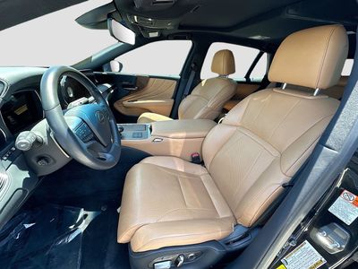 2023 Lexus LS - Photo 9