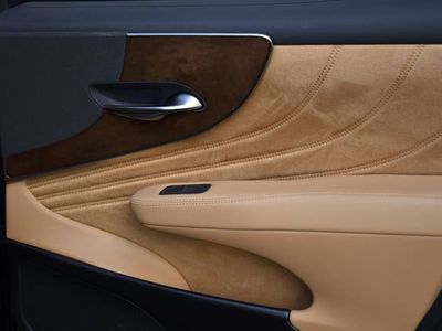 2023 Lexus LS - Photo 30