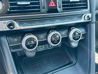 2022 Genesis G70 - Photo 16