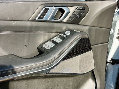 2025 BMW X7 - Photo 18