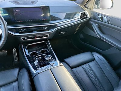 2025 BMW X7 - Photo 24