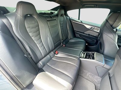 2022 BMW 8 Series - Photo 23