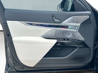 2025 BMW 7 Series - Photo 18