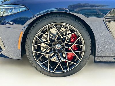 2023 BMW M8 — photo 30 view