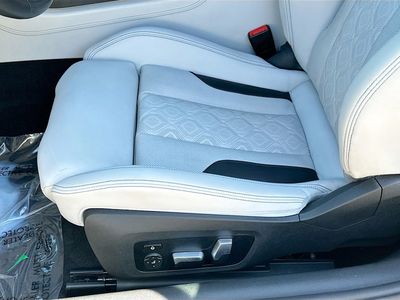 2023 BMW M8 — photo 17 view