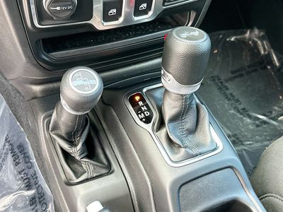 2022 Jeep Wrangler - Photo 15