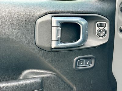 2022 Jeep Wrangler - Photo 16