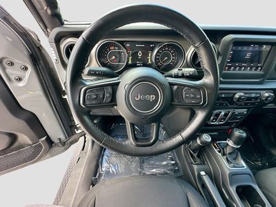 2022 Jeep Wrangler - Photo 19
